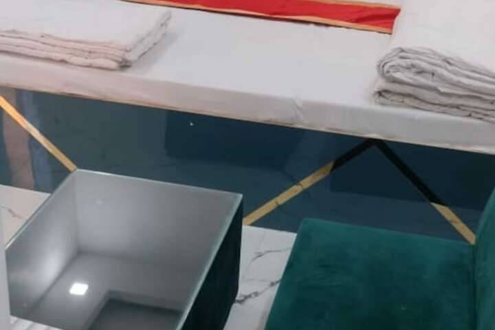Room 8 of 25