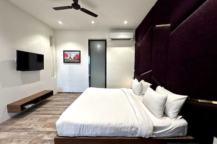 Room 22 of 49