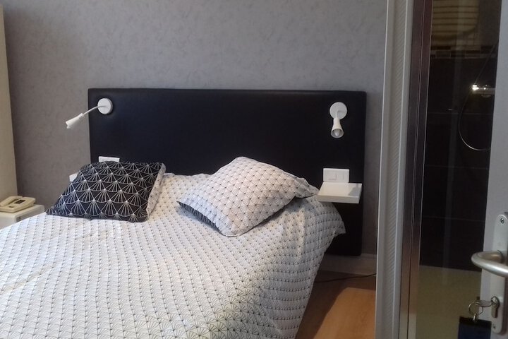 Room 3 of 24