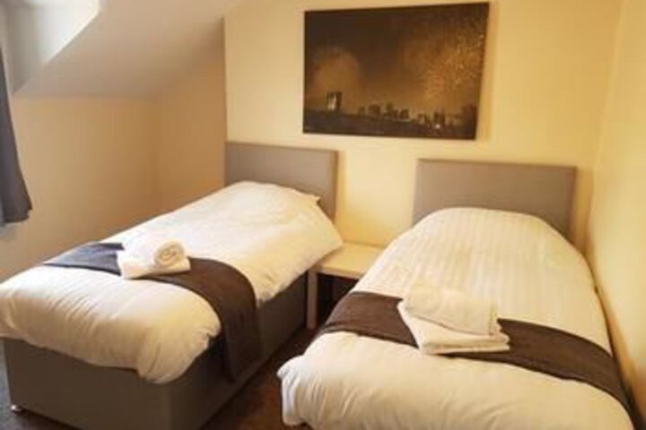 Room 4 of 13