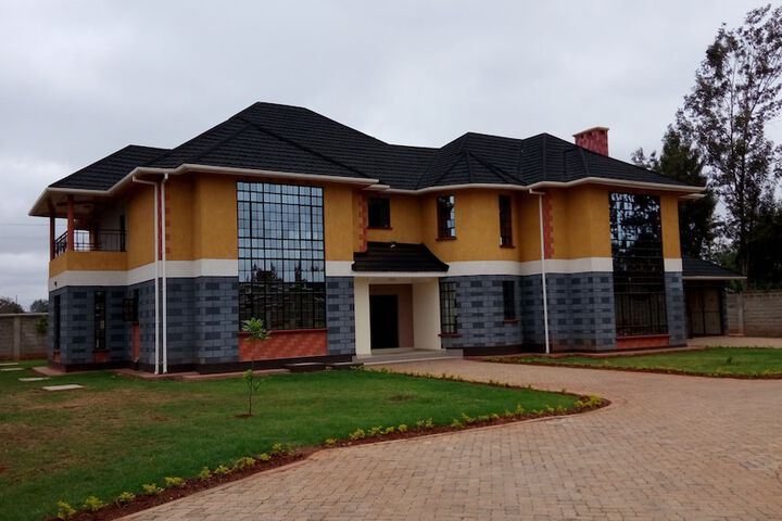 Karen Crescent Hotel