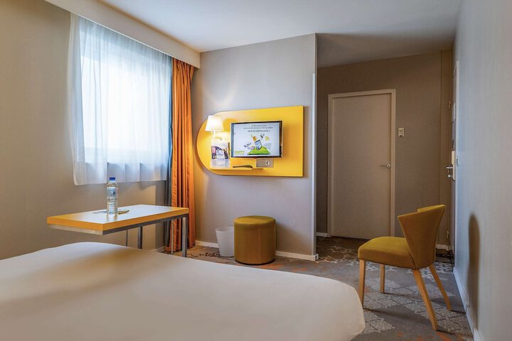Room 7 of 182