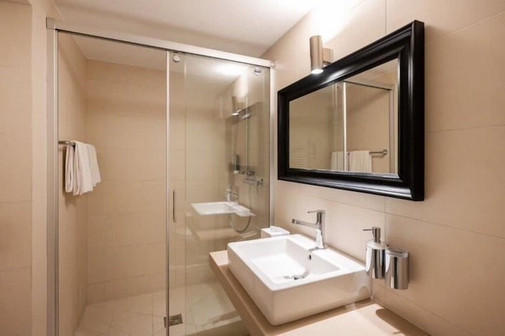 Room 115 of 167