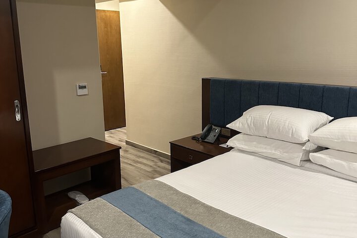 Room 3 of 20