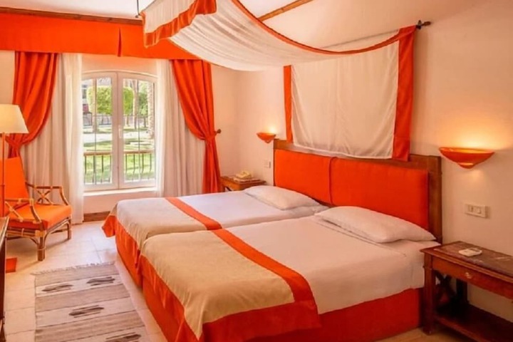 Room 4 of 86
