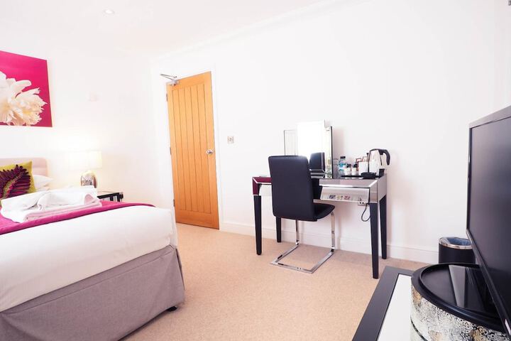 Room 5 of 11