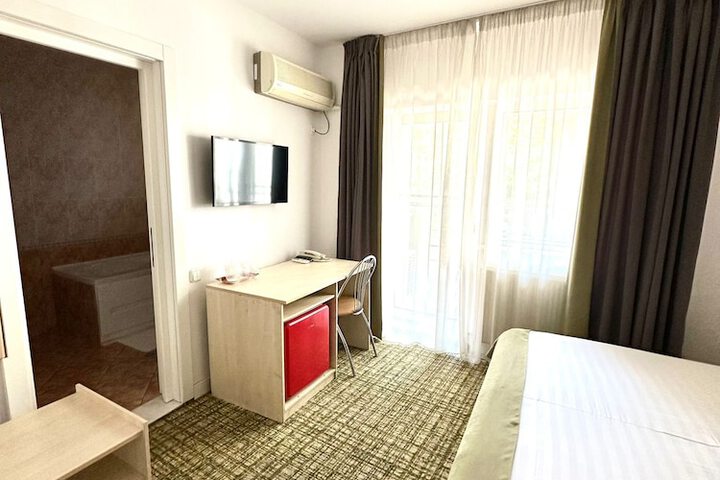 Room 12 of 34