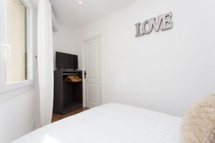 Room 10 of 20
