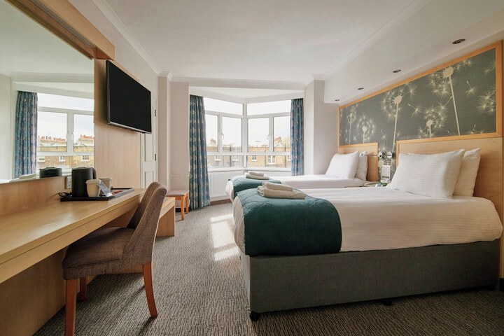 Room 32 of 89