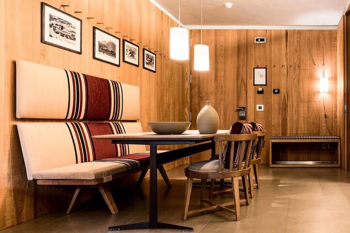 Room 27 of 62