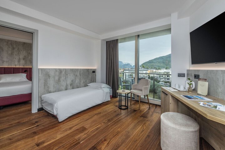 Room 28 of 134