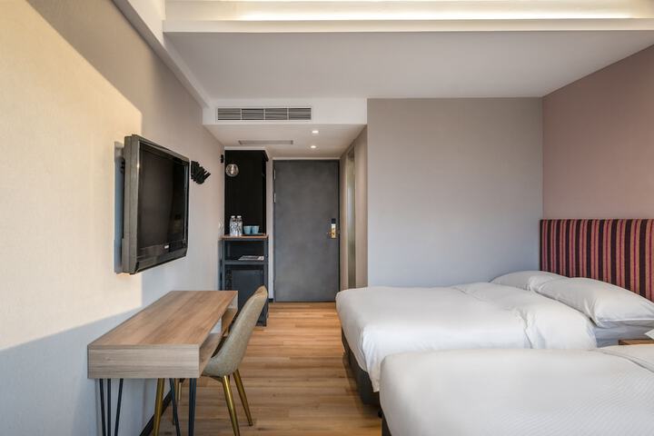 Room 7 of 26