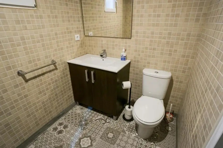 Room 8 of 11