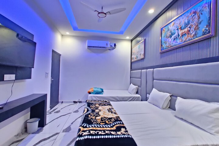 Room 12 of 35