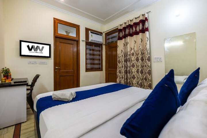 Room 4 of 20