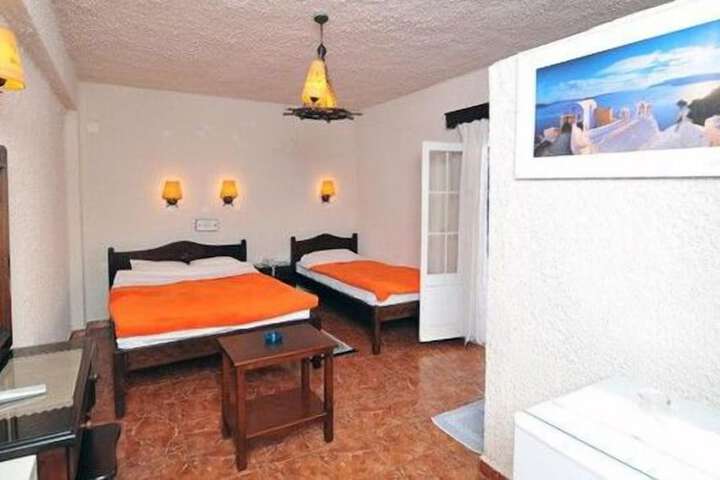 Room 3 of 49