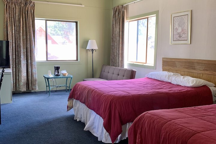 2 Double Beds (4 of 9)