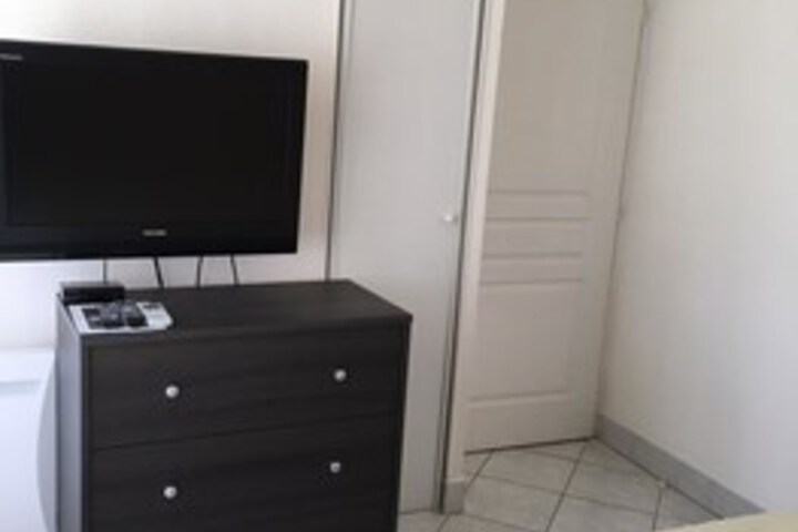 Room 32 of 37