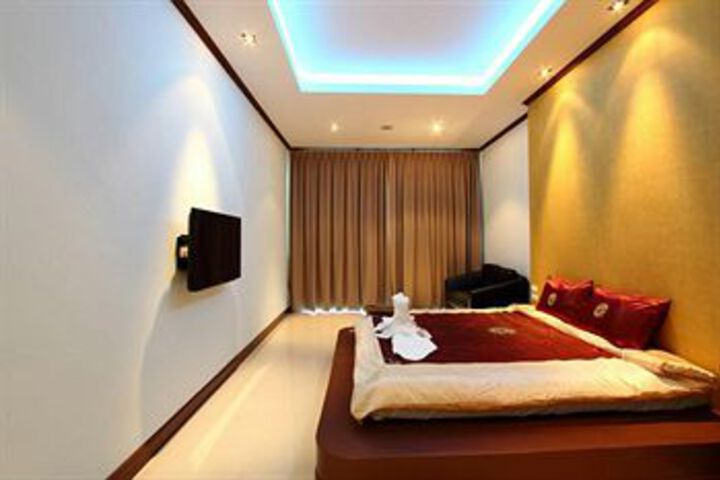 Room 16 of 37