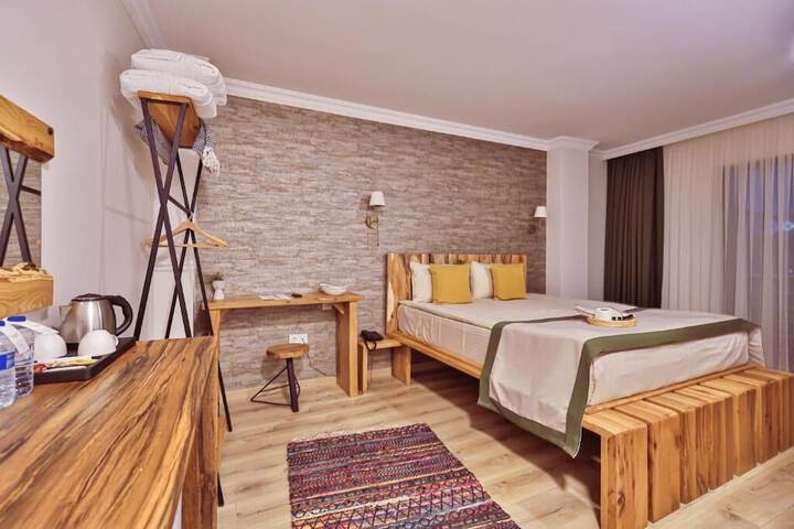Room 4 of 27