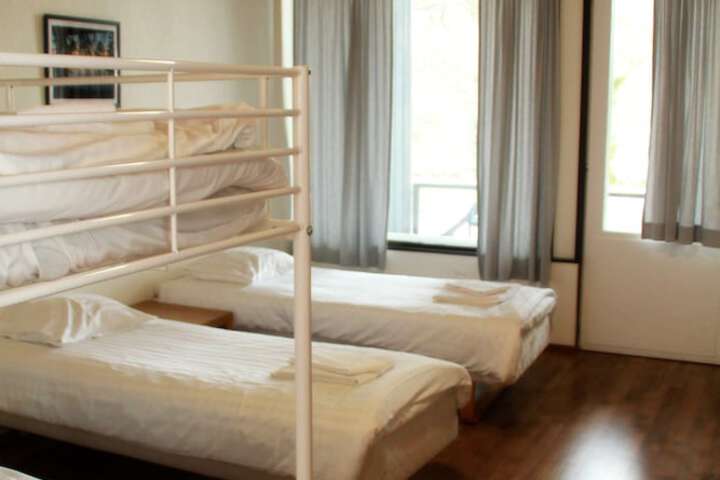 Room 11 of 100