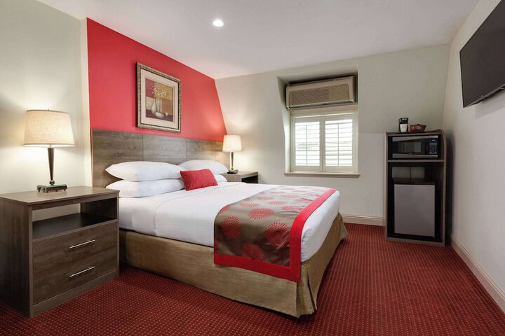 1 King Bed (11 of 11)