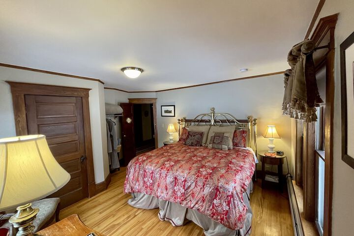 Room 2 of 60