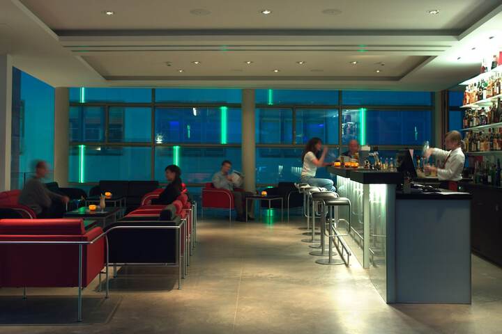 Lounge 54 of 90
