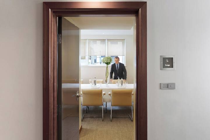 Business Center 213 of 250
