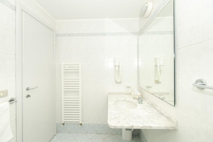 Room 21 of 26