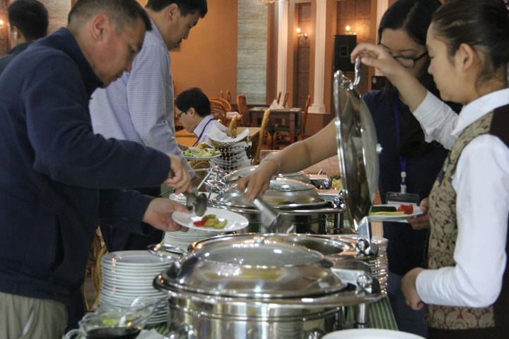 Dining 15 of 16