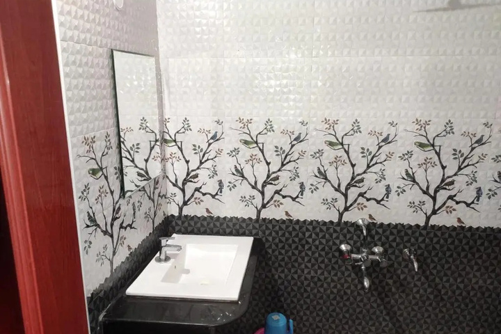 Room 8 of 20