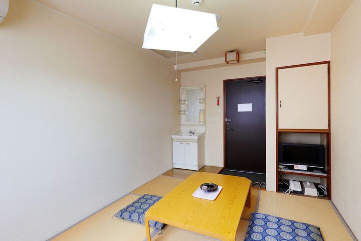 Room 13 of 64