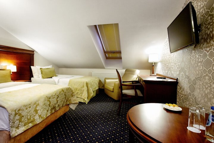Room 11 of 41