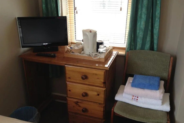 Room 4 of 13