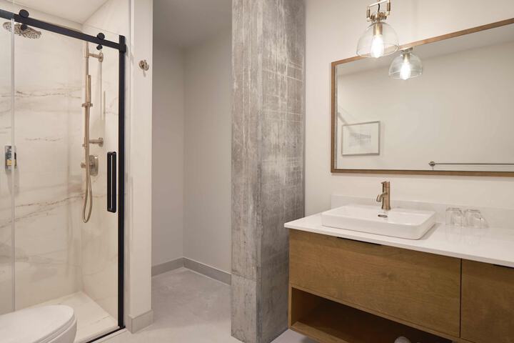 303 3rd Floor 1 Bedroom Suite Queen Bed Balcony (55 of 90)