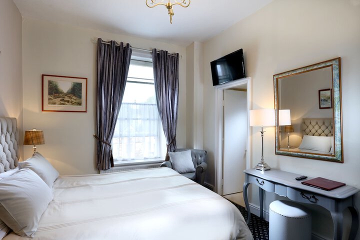 Room 4 of 36