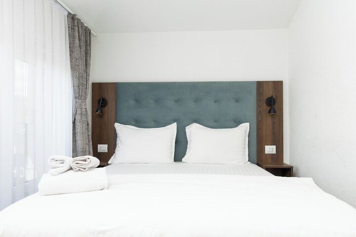 Room 4 of 27
