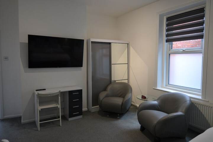 Lounge 73 of 105