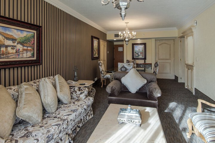 Room 3 of 163