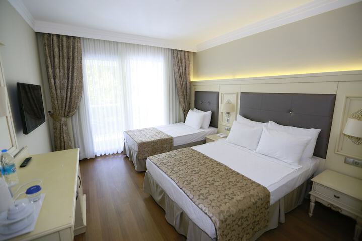 Room 5 of 32