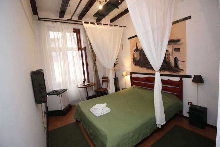Room 4 of 42