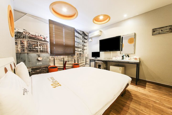 Room 7 of 49