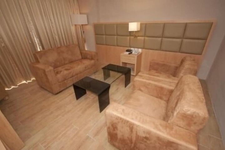 Room 16 of 32
