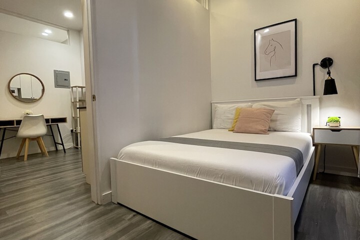 Room 17 of 236