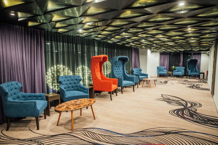 Lounge 59 of 82