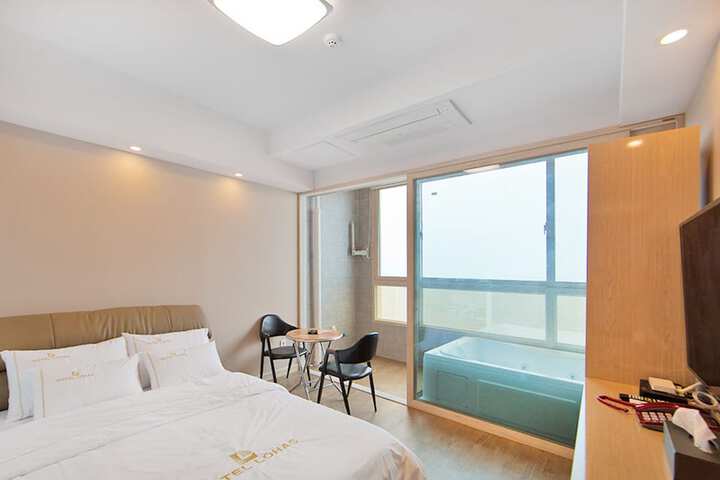 Room 5 of 31