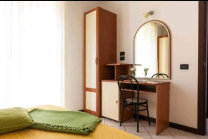 Room 2 of 18