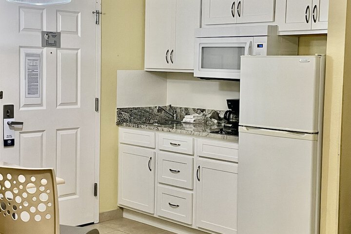 Double Accessible Queen Size Bed (2 of 11)