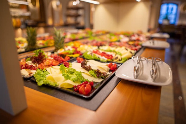Dining 70 of 74
